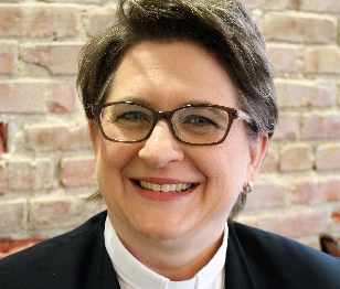 portrait of Rev Rachelle Brown